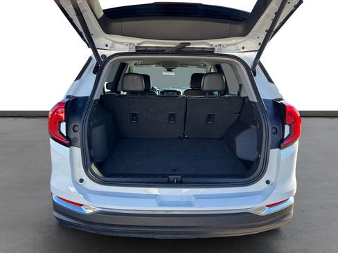 Used 2023 GMC Terrain SLT image 24