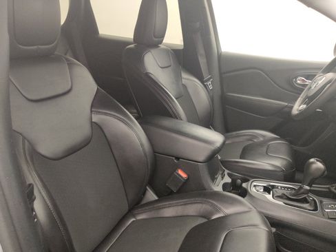 Used 2020 Jeep Cherokee Latitude Plus FWD image 21
