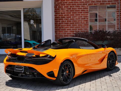 Used 2024 McLaren 750S Spider RWD image 4