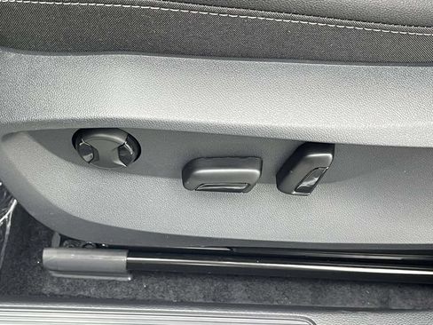 New 2026 Volkswagen Taos SE FWD image 17