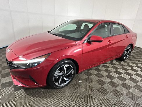 Used 2023 Hyundai Elantra SEL w/ Convenience Package FWD image 8