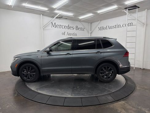 Used 2024 Volkswagen Tiguan SE w/ Panoramic Sunroof Package image 4