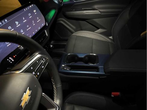 Used 2025 Chevrolet Equinox EV LT w/ Convenience Package image 15