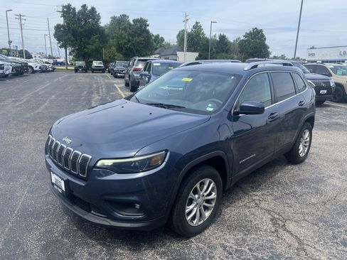 Used 2019 Jeep Cherokee Latitude w/ Popular Appearance Group AWD/4WD image 4