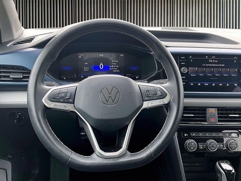 Used 2024 Volkswagen Taos SE image 5