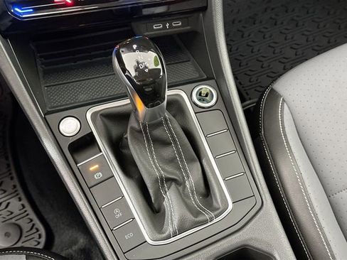 Used 2025 Volkswagen Jetta SE w/ Black Wheel Package image 15