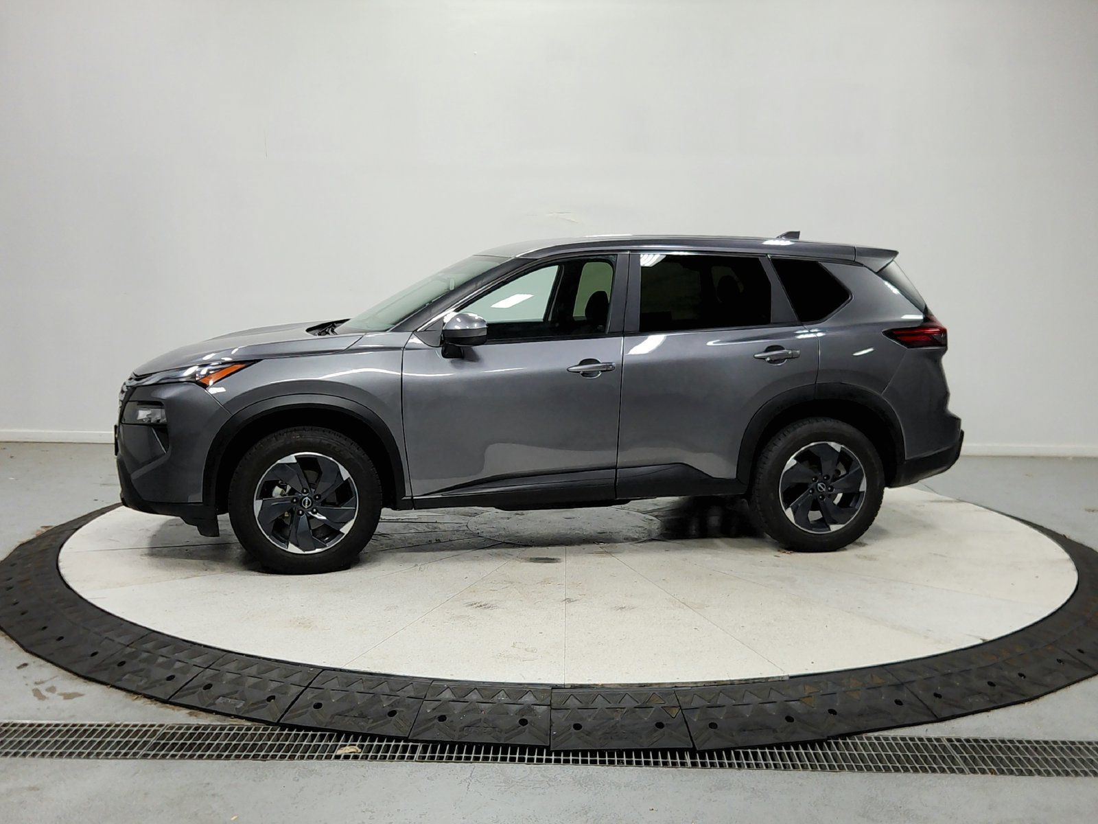 Used 2025 Nissan Rogue SV AWD/4WD image 5