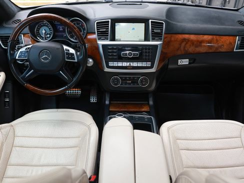 Used 2015 Mercedes-Benz GL 63 AMG 4MATIC image 26