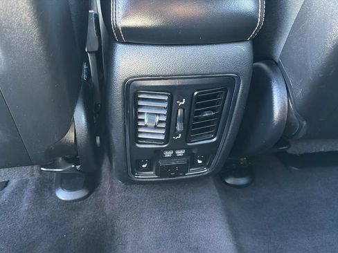 Used 2017 Jeep Grand Cherokee Limited w/ Luxury Group II AWD/4WD image 11