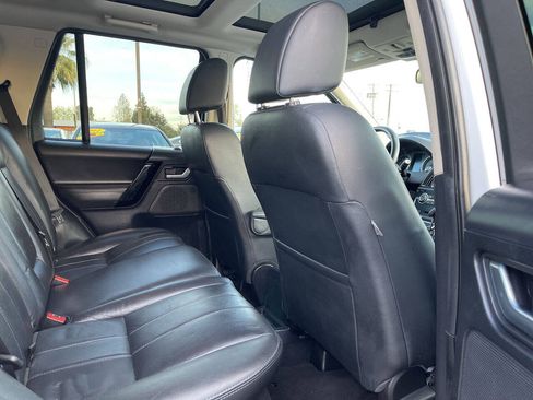 Used 2013 Land Rover LR2 HSE AWD/4WD image 12