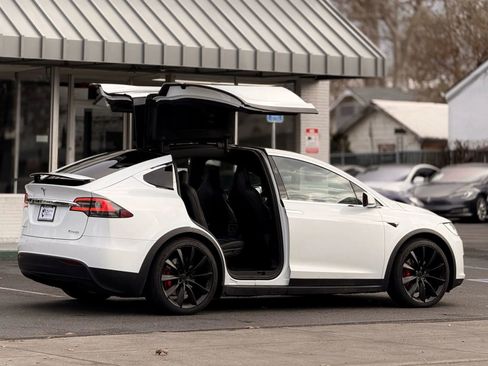 Used 2018 Tesla Model X P100D image 8
