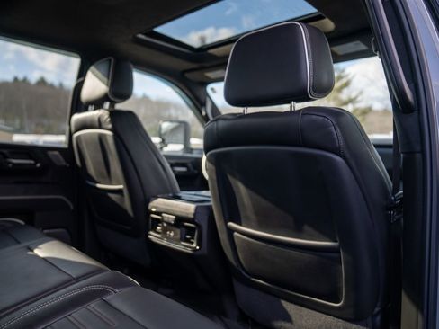 Used 2024 GMC Sierra 2500 AT4X image 18