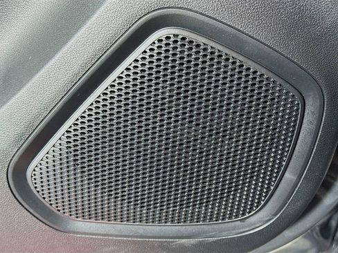 Certified 2025 Hyundai Venue SEL image 18