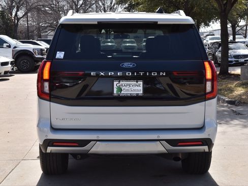 Certified 2025 Ford Expedition Platinum image 9