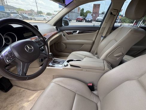 Used 2013 Mercedes-Benz C 250 Sedan image 3