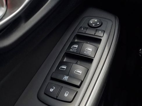 Used 2015 Jeep Cherokee Trailhawk w/ Comfort/Convenience Group AWD/4WD image 21