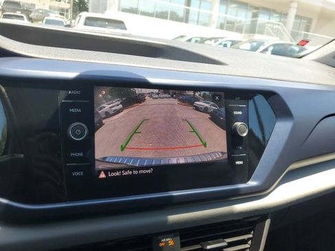 Certified 2023 Volkswagen Taos SE w/ Panoramic Sunroof Package FWD image 23