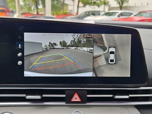 Used 2024 Hyundai Elantra Limited image 19