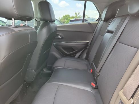 Used 2022 Chevrolet Trax LT w/ LT Convenience Package FWD image 21