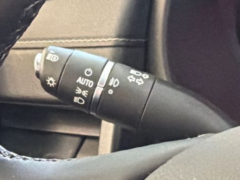 Used 2023 GMC Terrain SLT w/ Tech Package FWD image 39