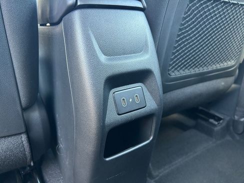 Certified 2025 Hyundai Venue SEL FWD image 32