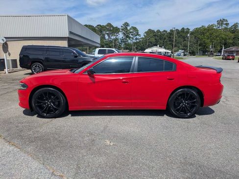 Used 2018 Dodge Charger SXT w/ Blacktop Package RWD image 6