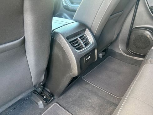 Used 2025 Chevrolet Blazer LT FWD image 24