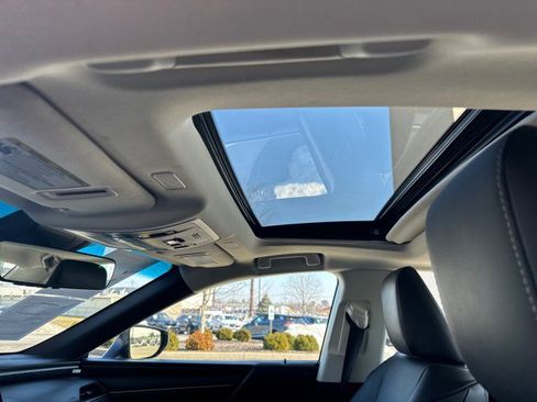 Used 2023 Lexus ES 250 w/ Premium Package image 11