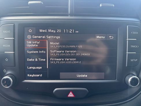 Used 2025 Kia Soul LX w/ LX Technology Package FWD image 31