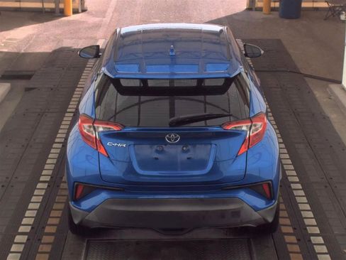 Used 2019 Toyota C-HR XLE FWD image 6