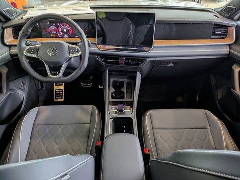 New 2026 Volkswagen Tiguan SEL R-Line image 15