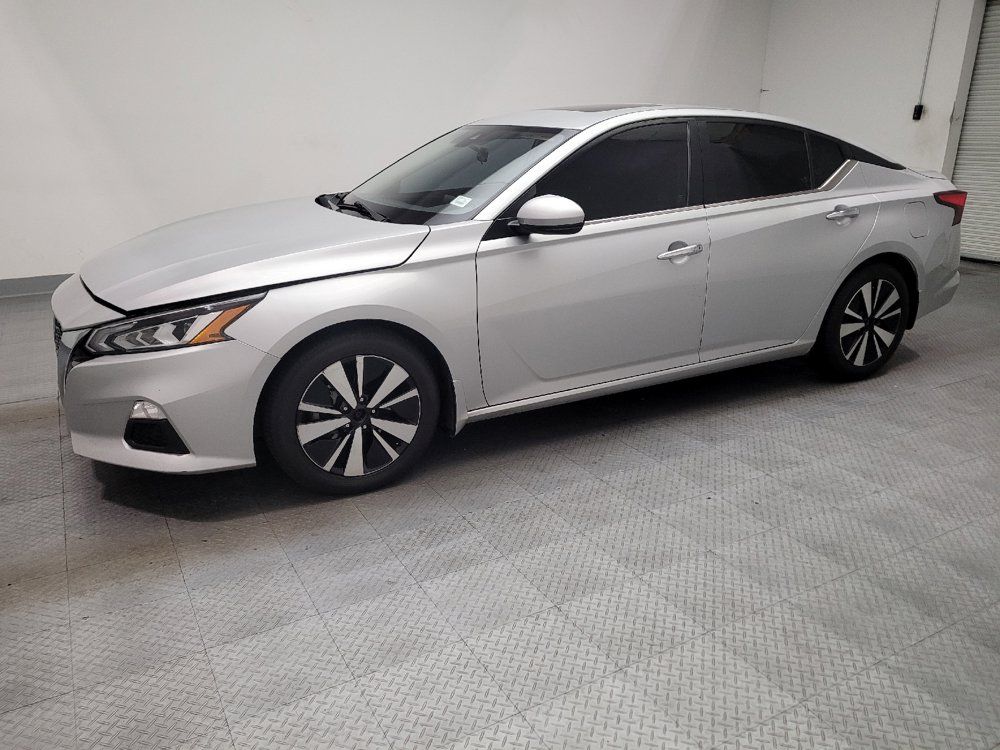 Used 2021 Nissan Altima 2.5 SV w/ SV Premium Package FWD image 2