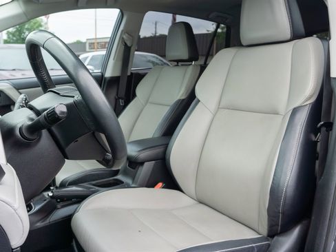 Used 2016 Toyota RAV4 Limited image 17