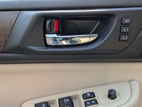 Used 2017 Subaru Outback 2.5i Limited AWD/4WD image 11