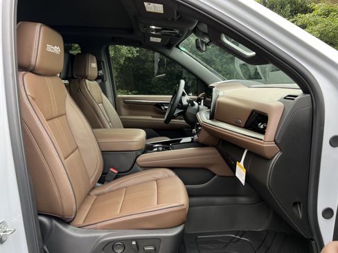 New 2026 Chevrolet Tahoe High Country AWD/4WD image 34