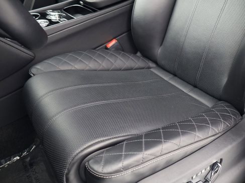 Certified 2018 Bentley Bentayga AWD/4WD image 9