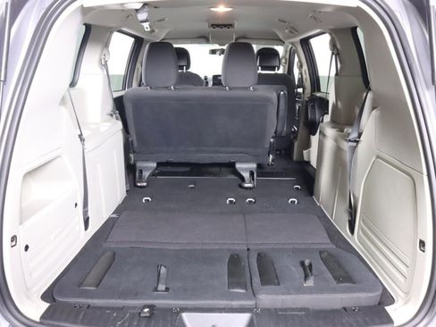 Used 2018 Dodge Grand Caravan SE FWD image 32