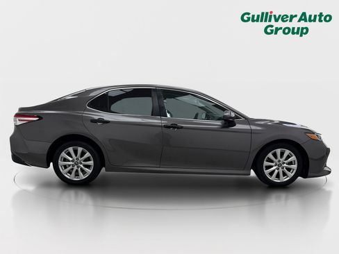 Used 2018 Toyota Camry LE FWD image 10
