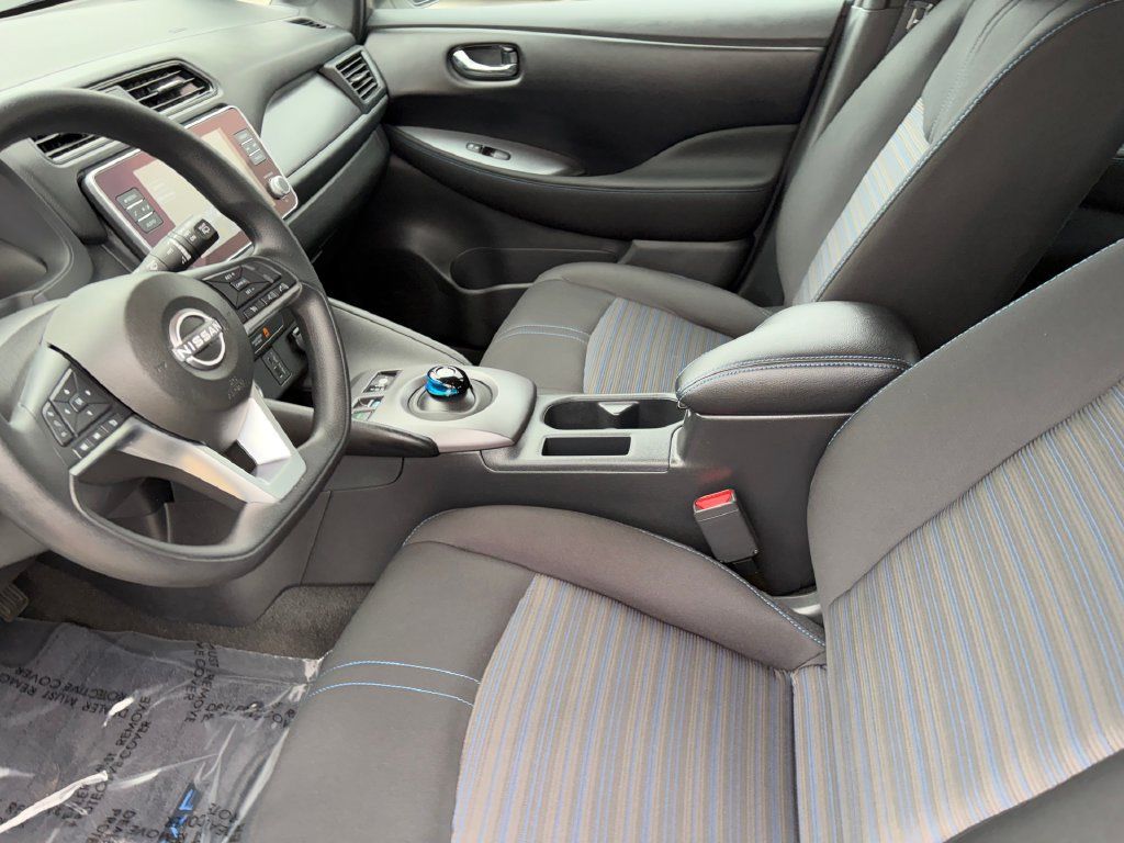 Used 2025 Nissan Leaf S FWD image 9