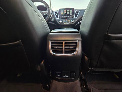 Used 2018 Chevrolet Malibu Premier image 30