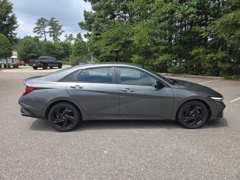 Used 2026 Hyundai Elantra Sport FWD image 2