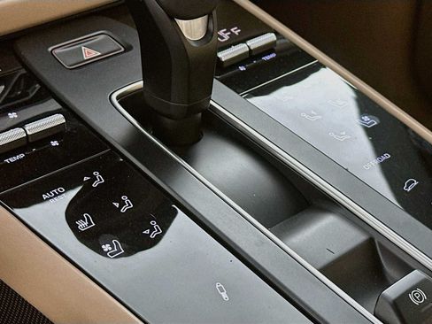 Certified 2024 Porsche Macan Turbo AWD/4WD image 21