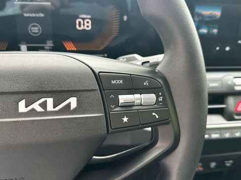 Used 2025 Kia K4 FWD image 26