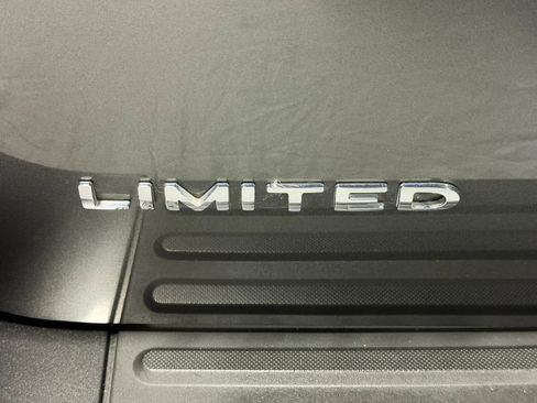 Used 2017 Ford Expedition Limited w/ Equipment Group 301A RWD image 29