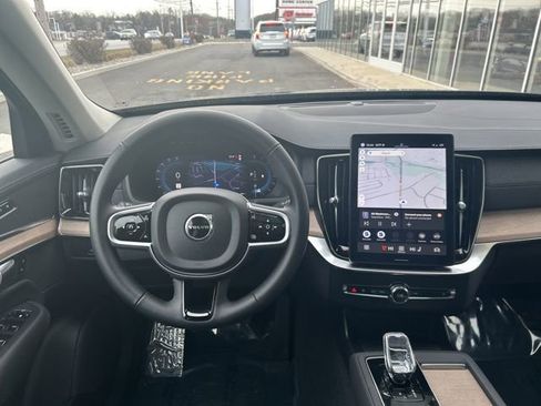 Certified 2025 Volvo XC90 B6 Plus image 18