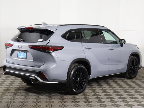 Used 2025 Toyota Highlander XSE image 11