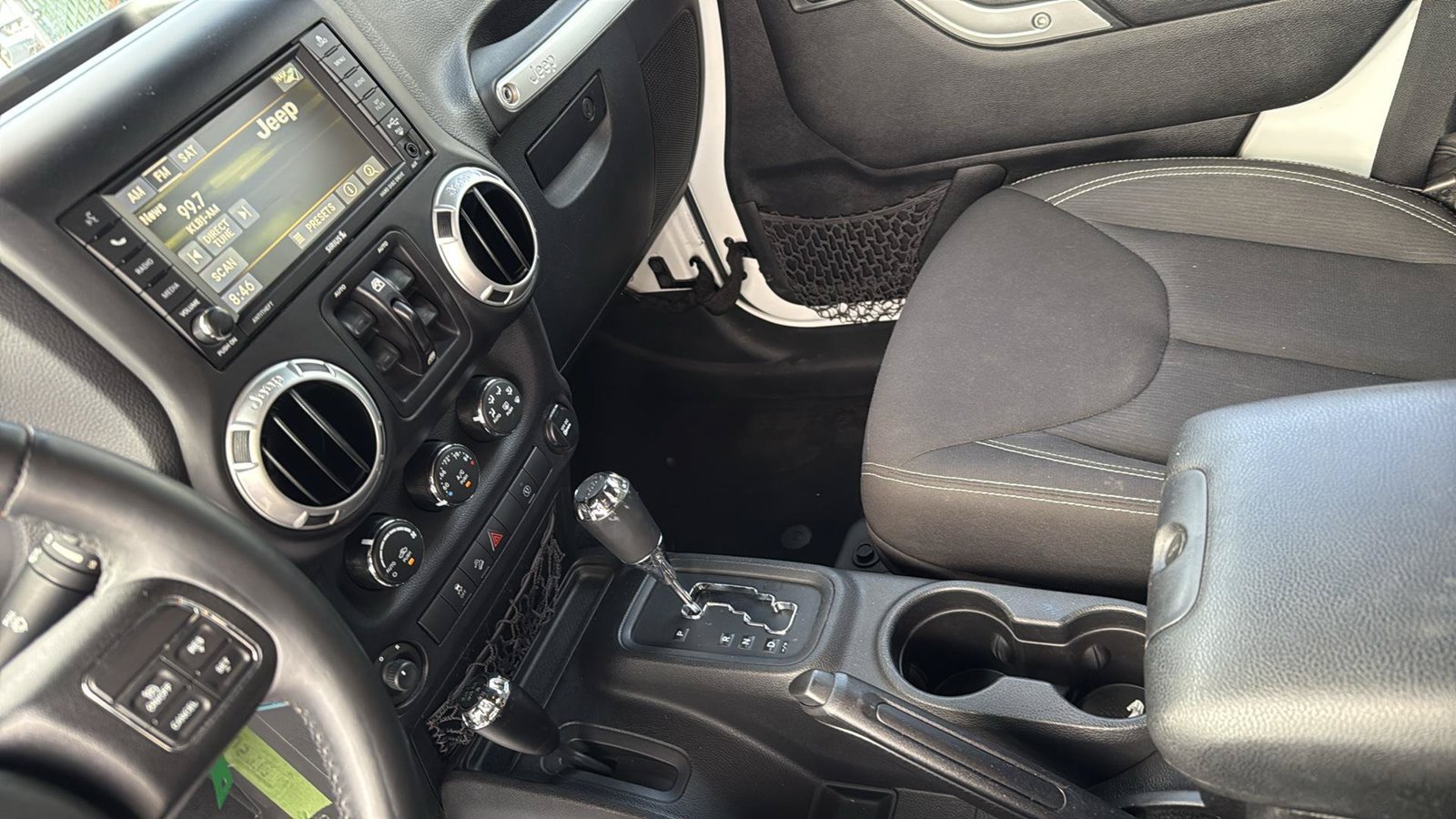 Used 2015 Jeep Wrangler Unlimited Sahara w/ Connectivity Group AWD/4WD image 26