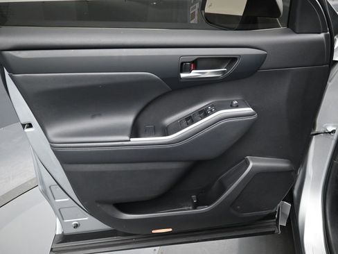 Certified 2021 Toyota Highlander XLE image 11