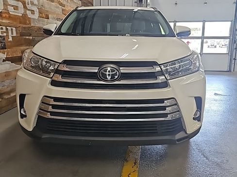Used 2019 Toyota Highlander Limited image 3