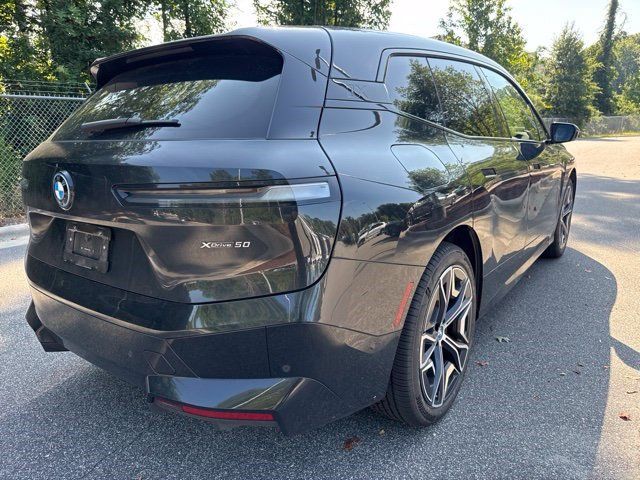 Used 2024 BMW iX xDrive50 w/ Premium Package AWD/4WD image 13